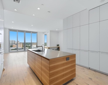 111 S Pineapple Avenue - Photo Thumbnail 5