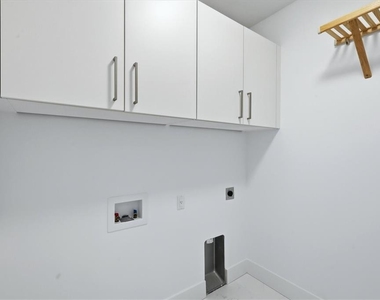 111 S Pineapple Avenue - Photo Thumbnail 27