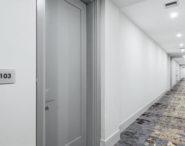 111 S Pineapple Avenue - Photo Thumbnail 2