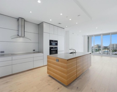111 S Pineapple Avenue - Photo Thumbnail 4