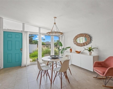 4801 Sarasota Avenue - Photo Thumbnail 2