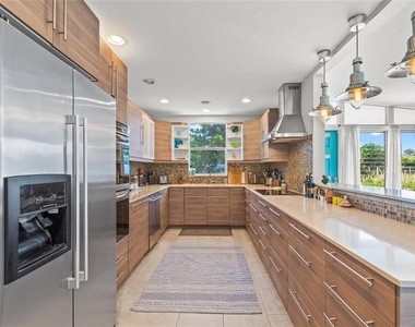 4801 Sarasota Avenue - Photo Thumbnail 8