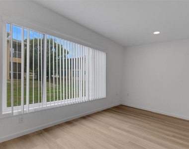 2826 W Rainbow Circle - Photo Thumbnail 8
