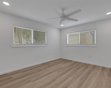 2826 W Rainbow Circle - Photo Thumbnail 18