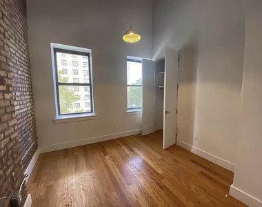 13 Humboldt Street - Photo Thumbnail 4