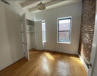13 Humboldt Street - Photo Thumbnail 5