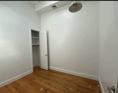 13 Humboldt Street - Photo Thumbnail 3