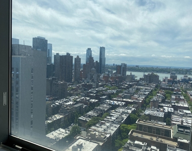 48th St & 8th Ave - Photo Thumbnail 12