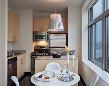 90 Washington Street - Photo Thumbnail 4