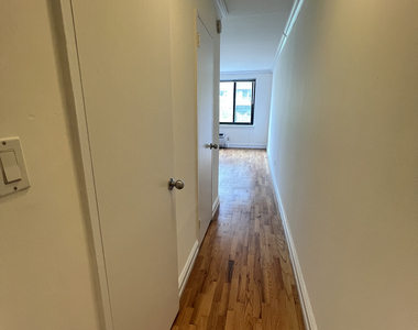 1661 York Avenue - Photo Thumbnail 2