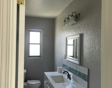 252 Trinity Place - Photo Thumbnail 11