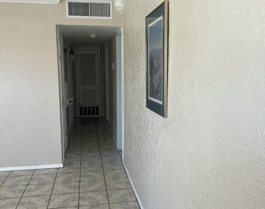 252 Trinity Place - Photo Thumbnail 4