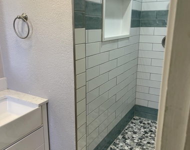 252 Trinity Place - Photo Thumbnail 2