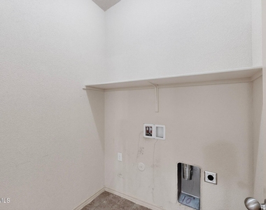 2304 Honey Dew Street - Photo Thumbnail 12