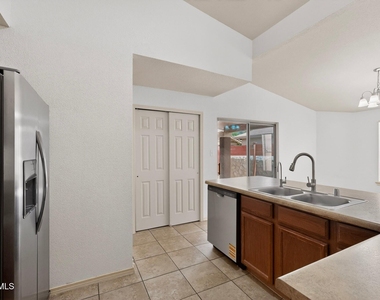 2304 Honey Dew Street - Photo Thumbnail 16