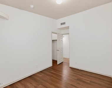 2304 Honey Dew Street - Photo Thumbnail 24