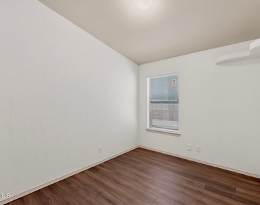 2304 Honey Dew Street - Photo Thumbnail 23