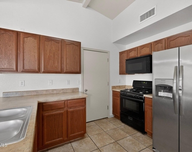 2304 Honey Dew Street - Photo Thumbnail 15