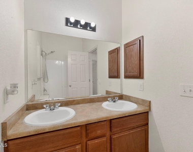 2304 Honey Dew Street - Photo Thumbnail 20