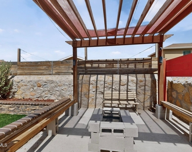 2304 Honey Dew Street - Photo Thumbnail 37