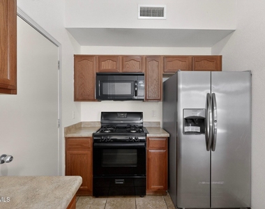 2304 Honey Dew Street - Photo Thumbnail 17