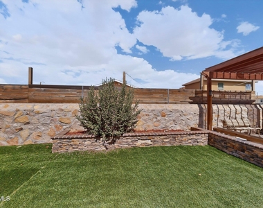2304 Honey Dew Street - Photo Thumbnail 35