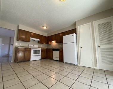 6435 Pizarro Street - Photo Thumbnail 2