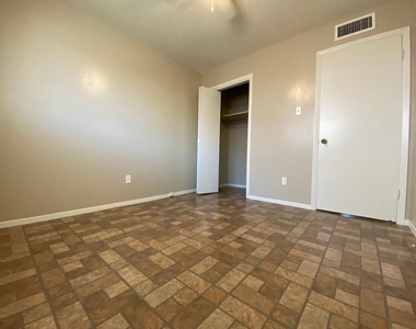 6435 Pizarro Street - Photo Thumbnail 8
