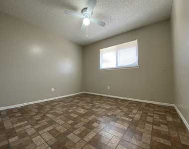 6435 Pizarro Street - Photo Thumbnail 5