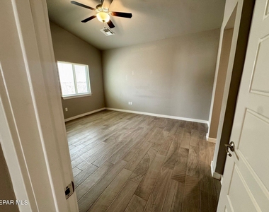 15196 Method Avenue - Photo Thumbnail 6