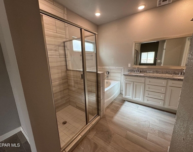 15196 Method Avenue - Photo Thumbnail 7