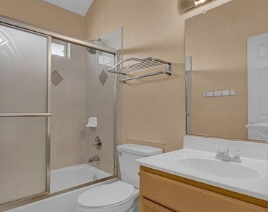 1460 Paseo De Flor Street - Photo Thumbnail 5