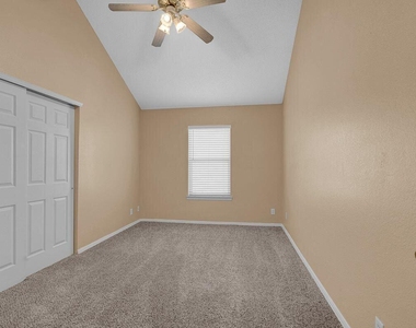 1460 Paseo De Flor Street - Photo Thumbnail 10