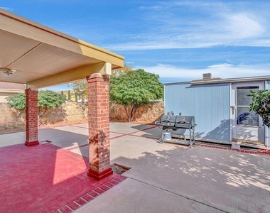 1460 Paseo De Flor Street - Photo Thumbnail 19