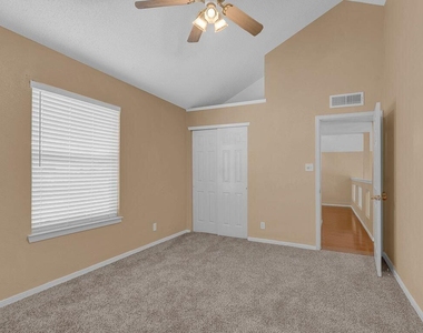 1460 Paseo De Flor Street - Photo Thumbnail 8