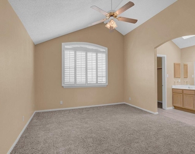 1460 Paseo De Flor Street - Photo Thumbnail 12