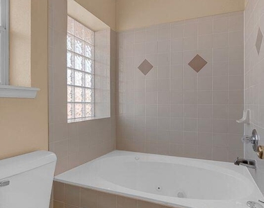 1460 Paseo De Flor Street - Photo Thumbnail 16