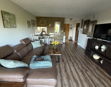 45 Park Place - Photo Thumbnail 4
