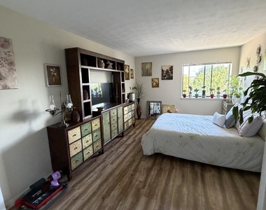 45 Park Place - Photo Thumbnail 2