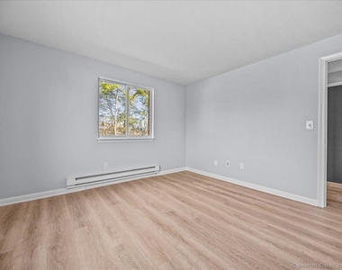 98 Carlton Street - Photo Thumbnail 3