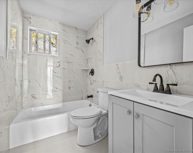 98 Carlton Street - Photo Thumbnail 2
