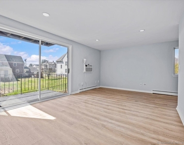 98 Carlton Street - Photo Thumbnail 1