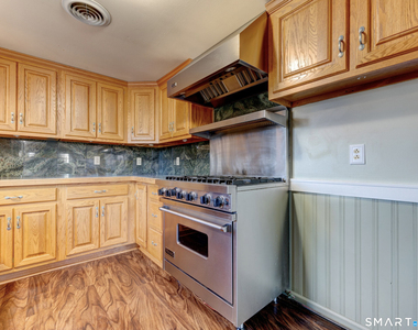 1091 Main Street - Photo Thumbnail 4