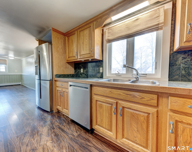 1091 Main Street - Photo Thumbnail 3
