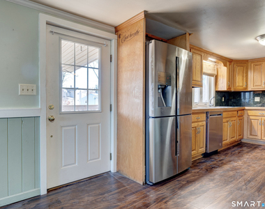 1091 Main Street - Photo Thumbnail 2
