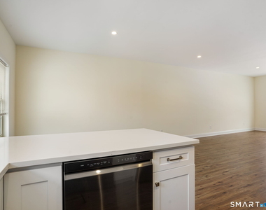 6 Beacon Square - Photo Thumbnail 8