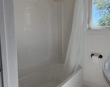 33 Macintosh Road - Photo Thumbnail 9