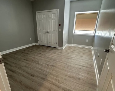 333 State Street - Photo Thumbnail 3
