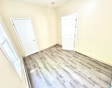 429 Baldwin Street - Photo Thumbnail 13