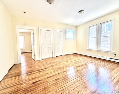 429 Baldwin Street - Photo Thumbnail 8